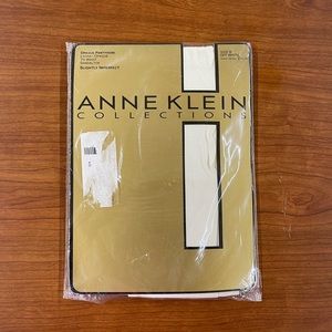 Vintage 1990’s Anne Klein Opaque Sandal Toe Pantyhose Off White Size B Med/LG